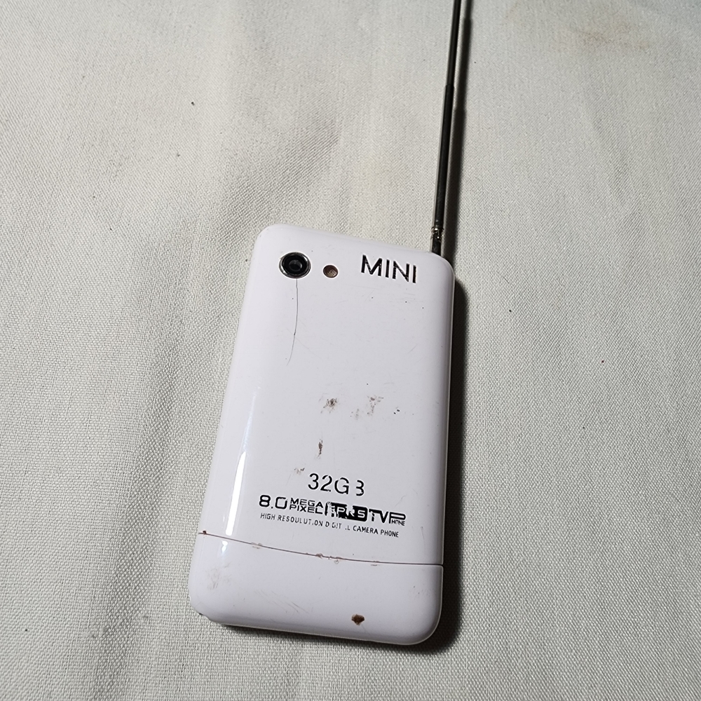 Phones - Picture 3 of 6